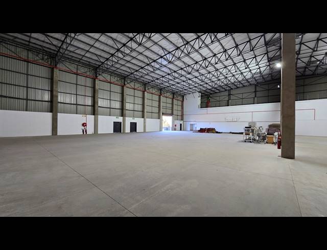 3,743M² WAREHOUSE TO LET IN SPARTAN